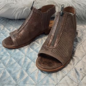 Sofft Leather Sandals. Size 8.  Bronze color